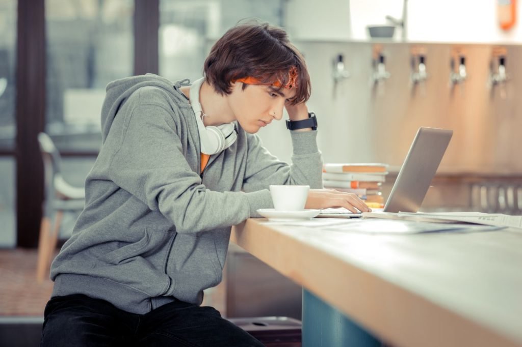Avoir recours à un logiciel de correction Avoir recours à un logiciel de correction